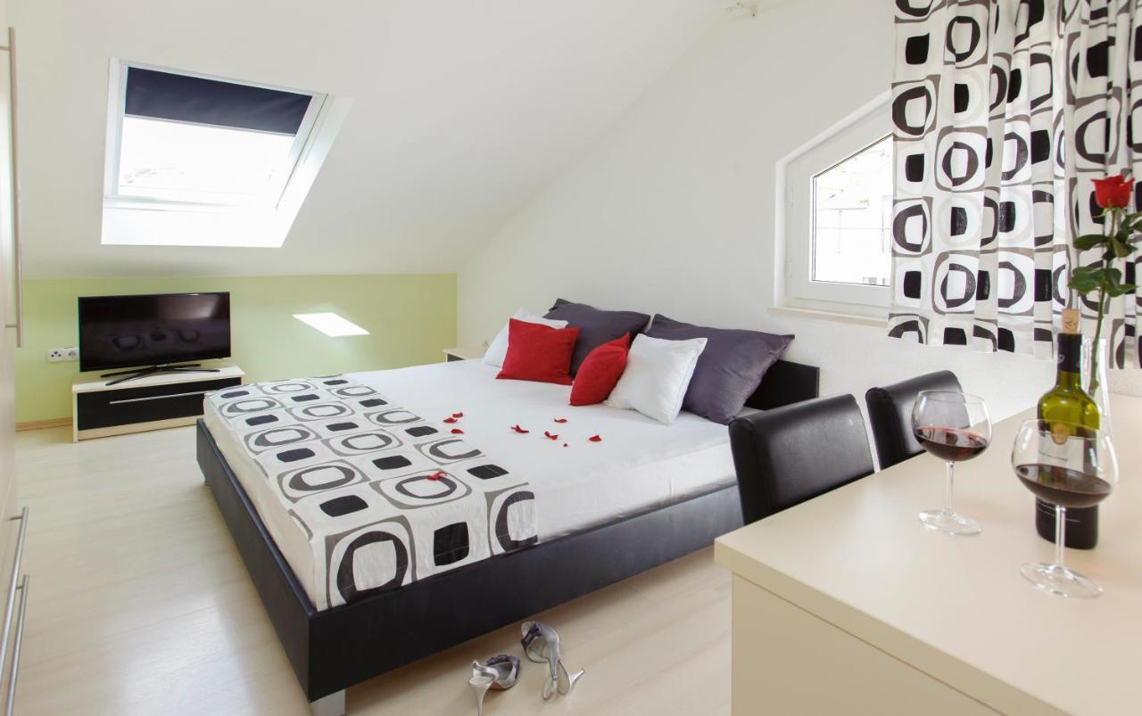 Room In Bb - Delightfull Room For 2 Promajna Exterior photo